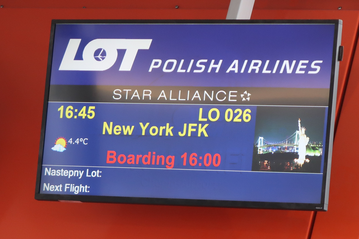 Flying LOT Premium Class