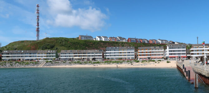 Helgoland Dune Ferry (“Dünenfähre” – Pictured Story)