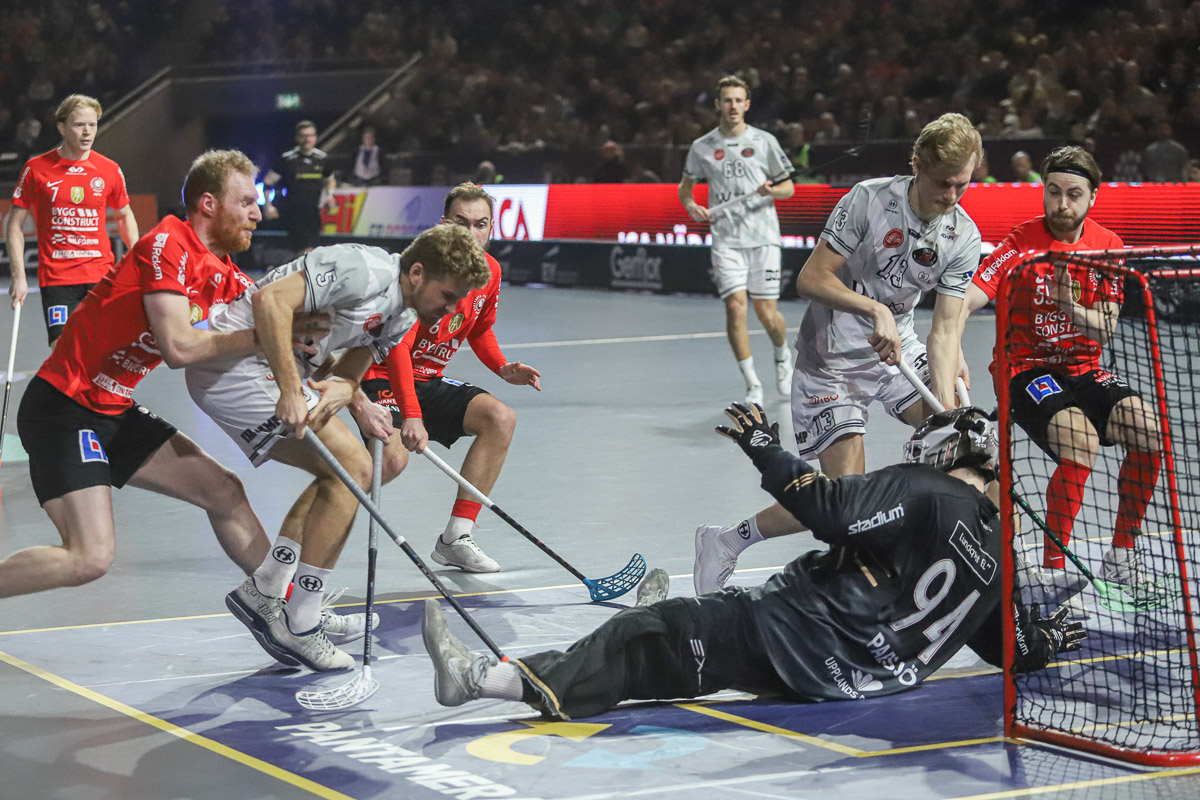 Swedish Floorball Finals (Men) – Storvreta IBK – Pixbo IBK 8-5 (3-1, 1-1, 4-3)