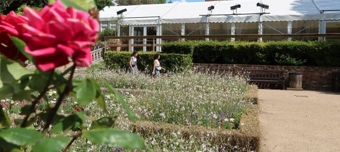 Holland Park and Japanese Gardens (London, Pictured Story)