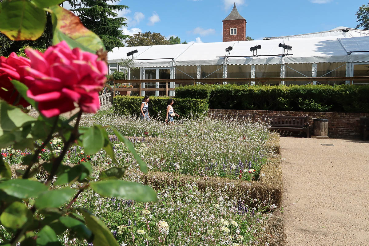 Holland Park and Japanese Gardens (London, Pictured Story)