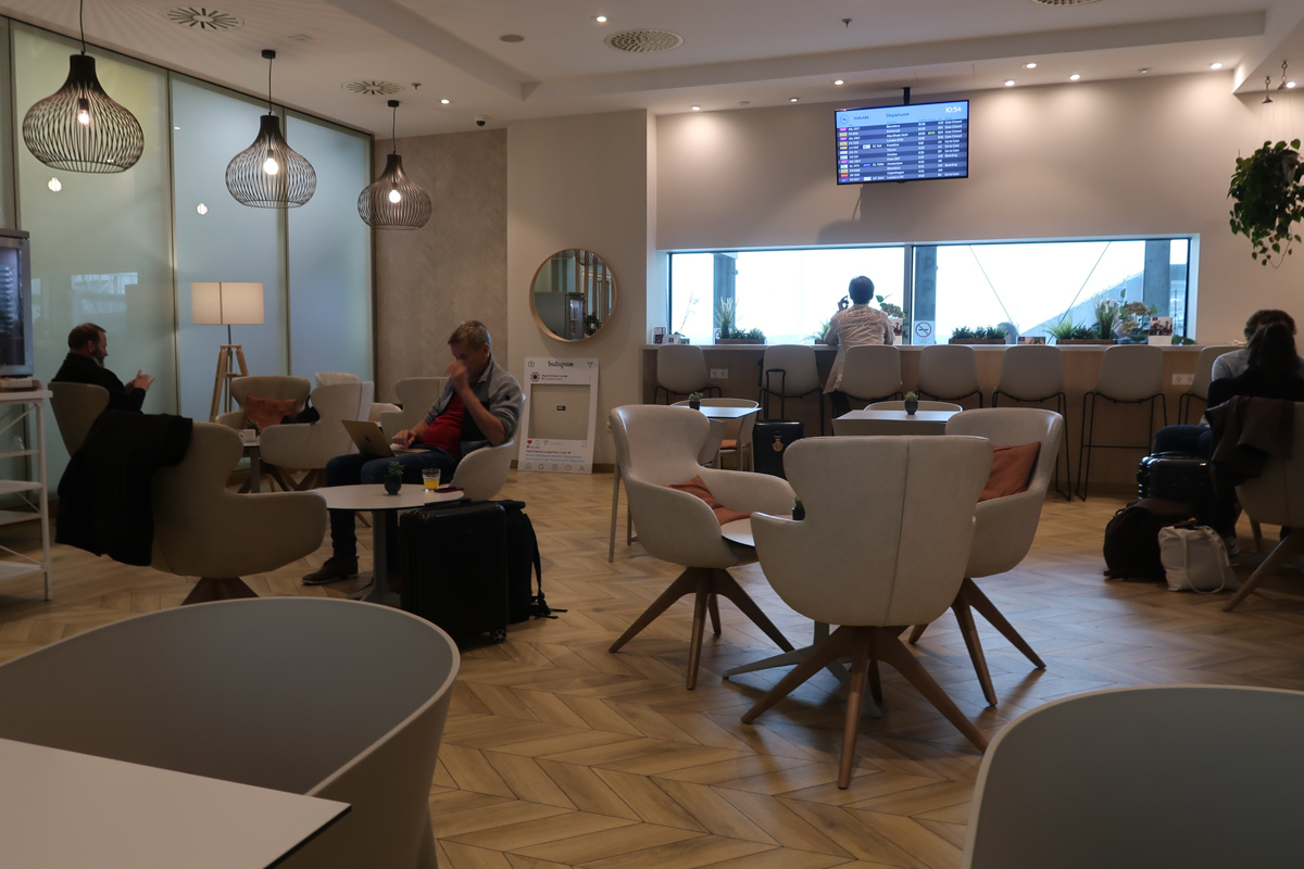2 Adesivi In Vinile Budapest Airport - 10 Cm, Decorazione Bagagli E Valigie, Prodotto In UK