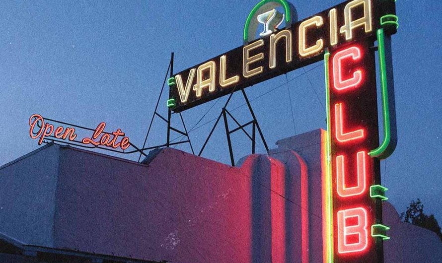 Cardinal Black – Midnight At The Valencia