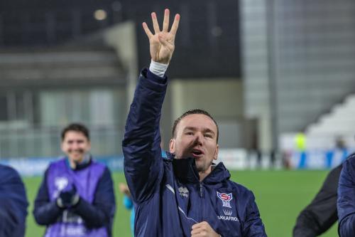 20251009 FRO MNE 0664